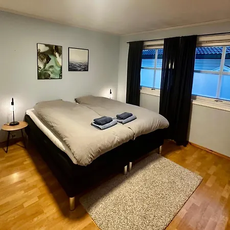 Spacious One Bedroom With Living Near Centre דירה טרומסה