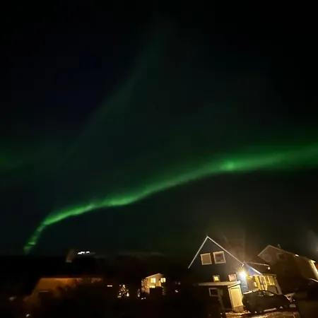 Spacious One Bedroom With Living Near Centre 公寓 *